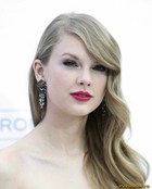 Taylor Swift : taylor_swift_1307031083.jpg