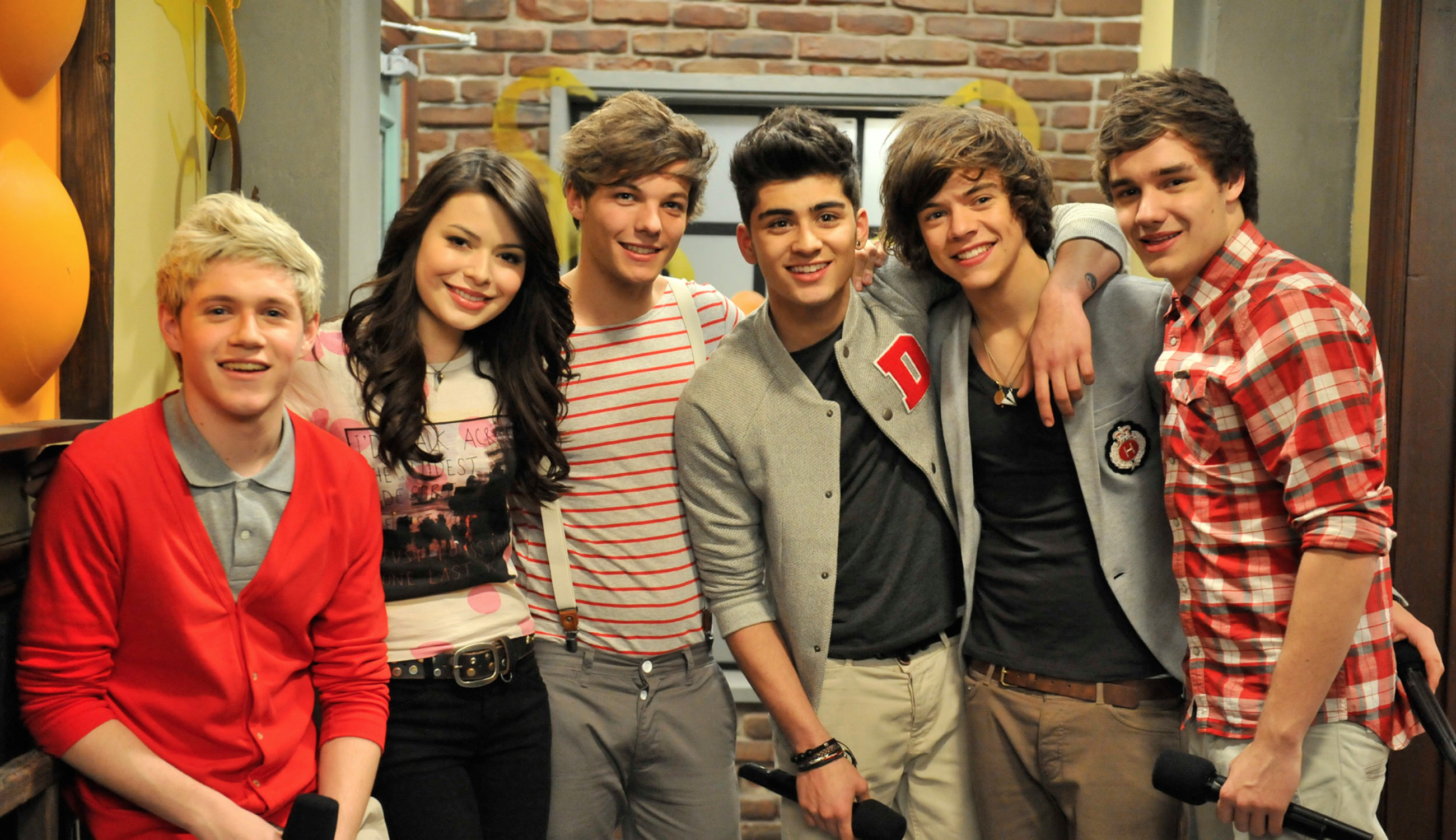 Harry Styles in ICarly, episode: iGo One Direction