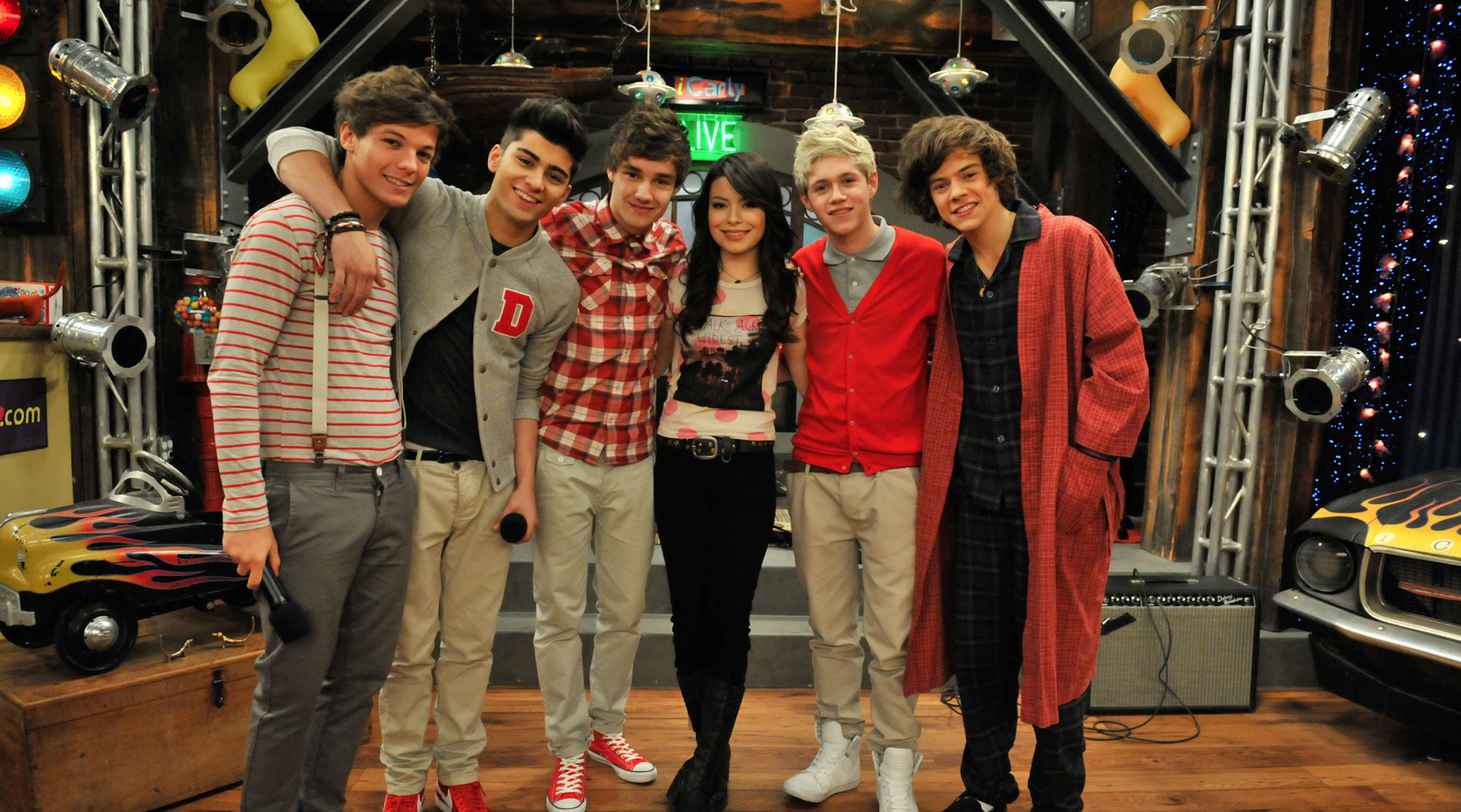 Harry Styles in ICarly, episode: iGo One Direction