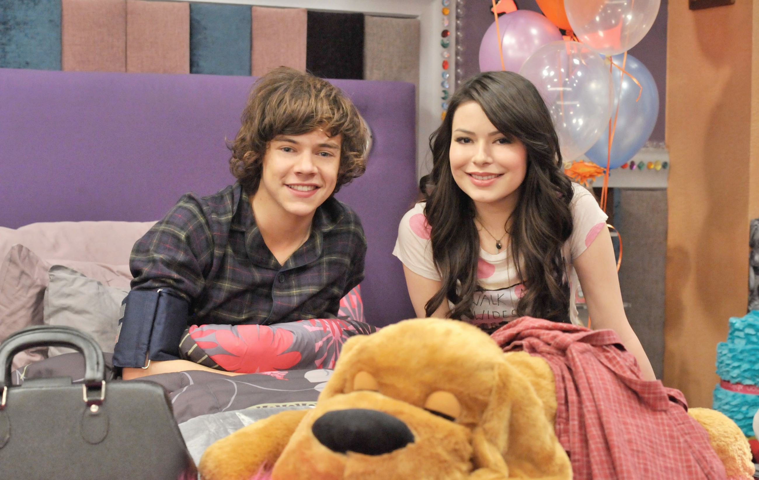 Harry Styles in ICarly, episode: iGo One Direction