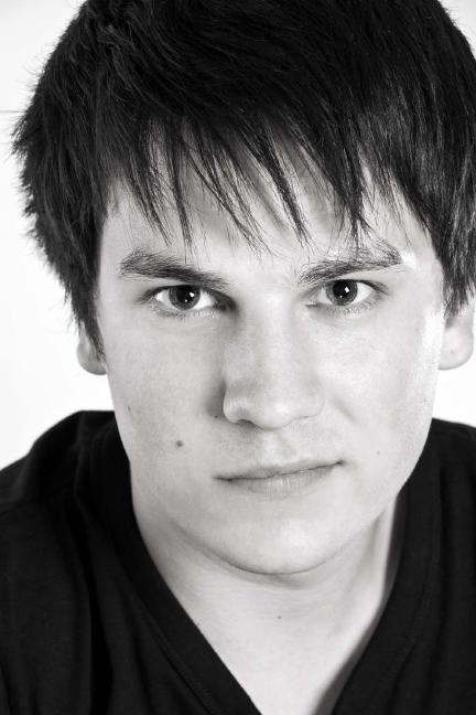 General photo of Aaron Sidwell