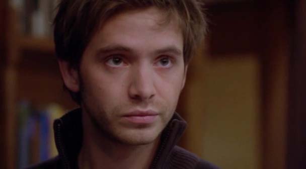 Aaron Stanford in Traveler