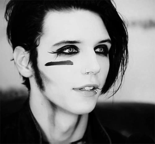 General photo of Andy Sixx