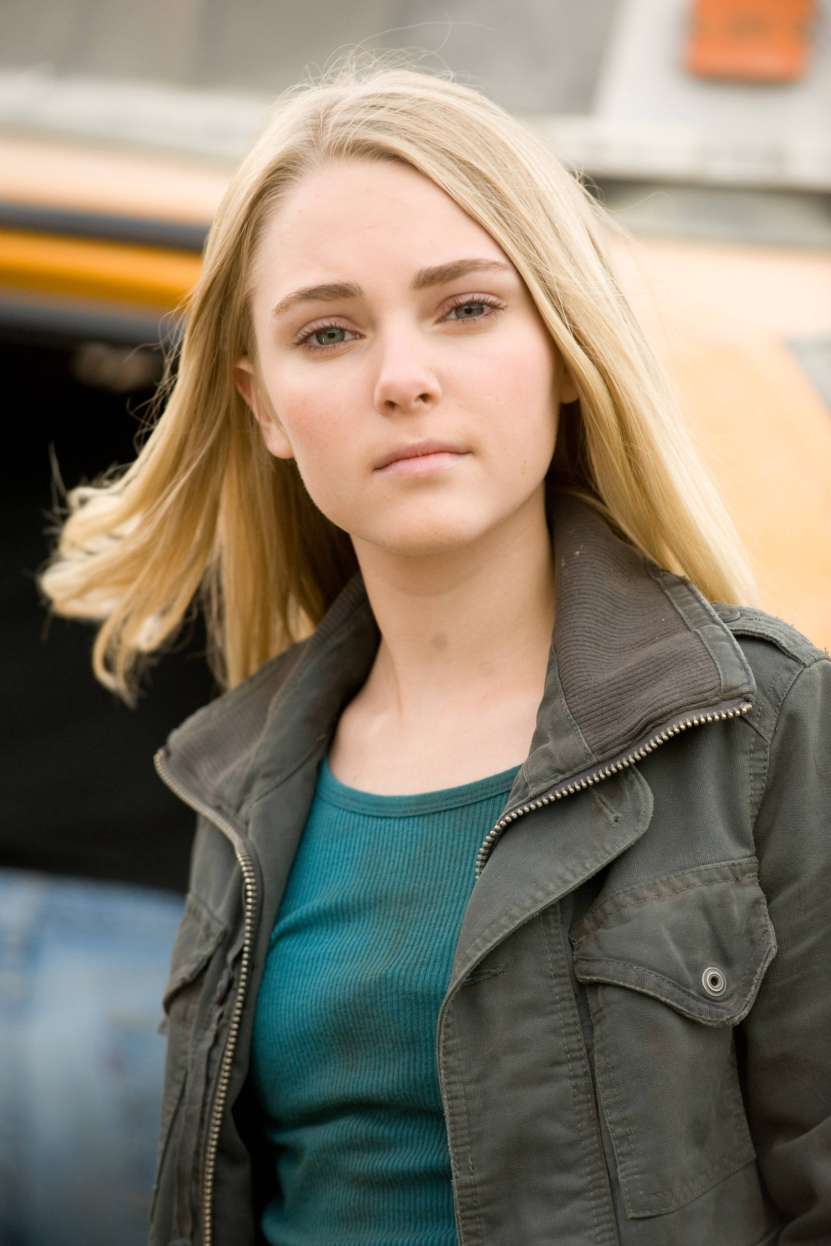 AnnaSophia Robb in Race to Witch Mountain