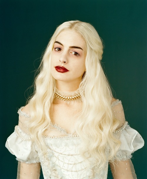 Picture of Anne Hathaway in Alice in Wonderland - anne-hathaway ...