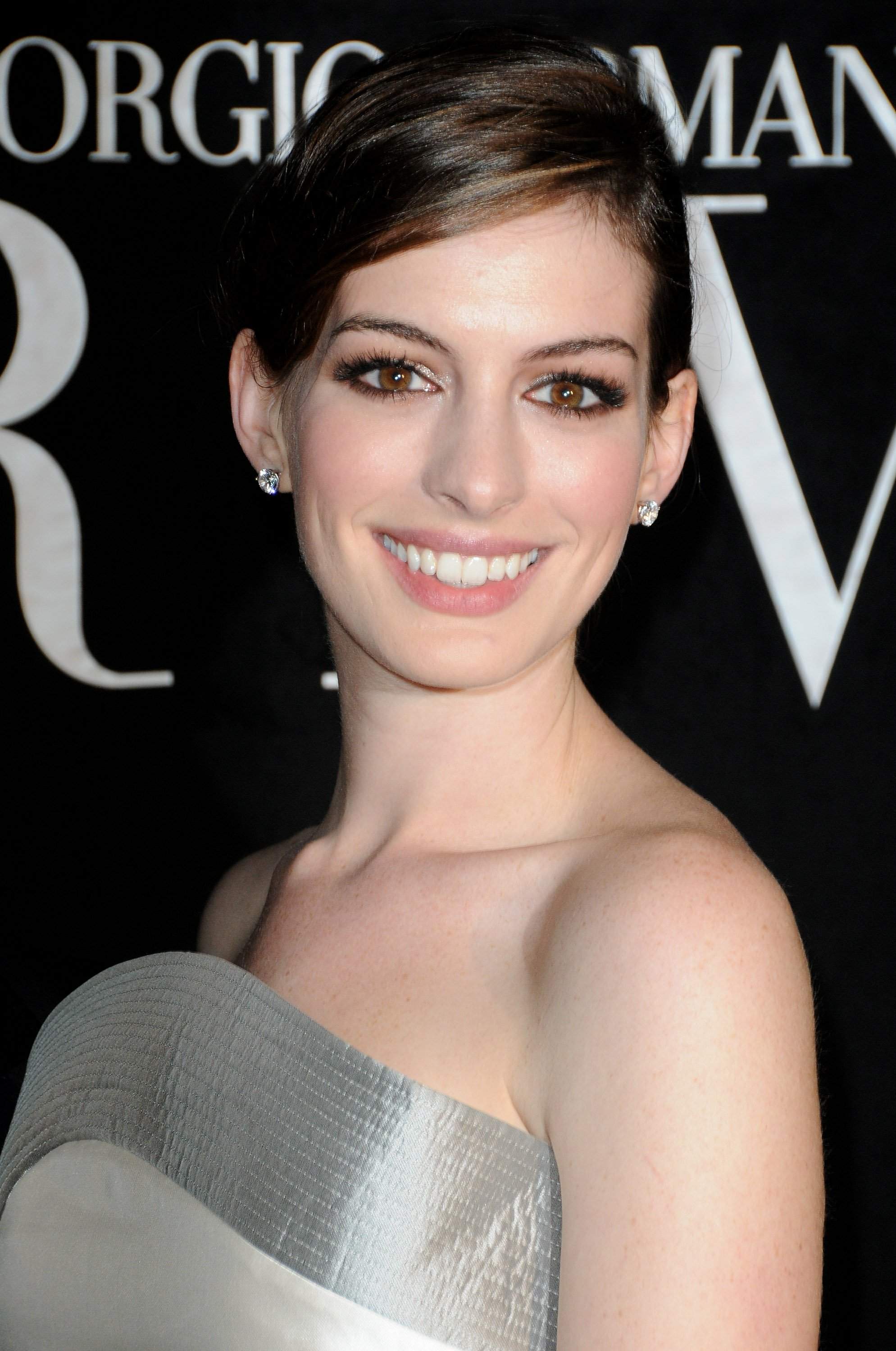 General photo of Anne Hathaway