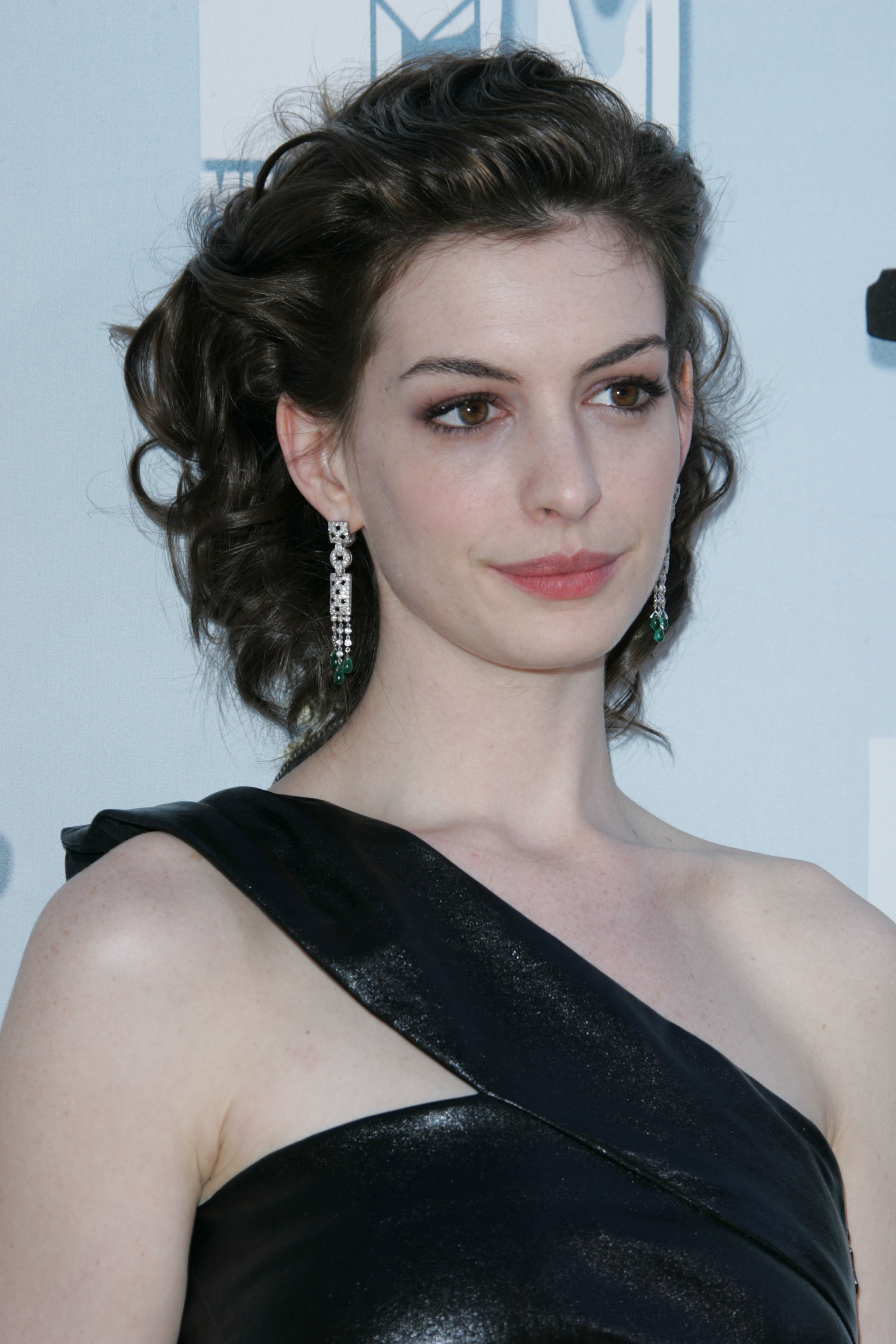 General photo of Anne Hathaway