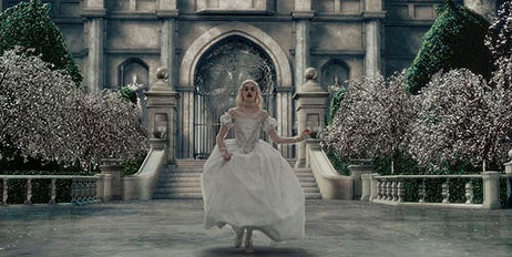 Anne Hathaway in Alice in Wonderland