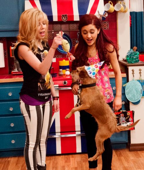 Ariana Grande in Sam & Cat