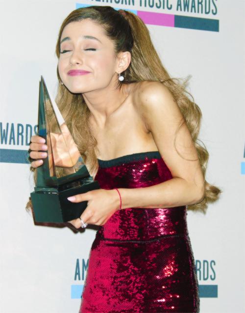 Ariana Grande in American Music Awards 2013