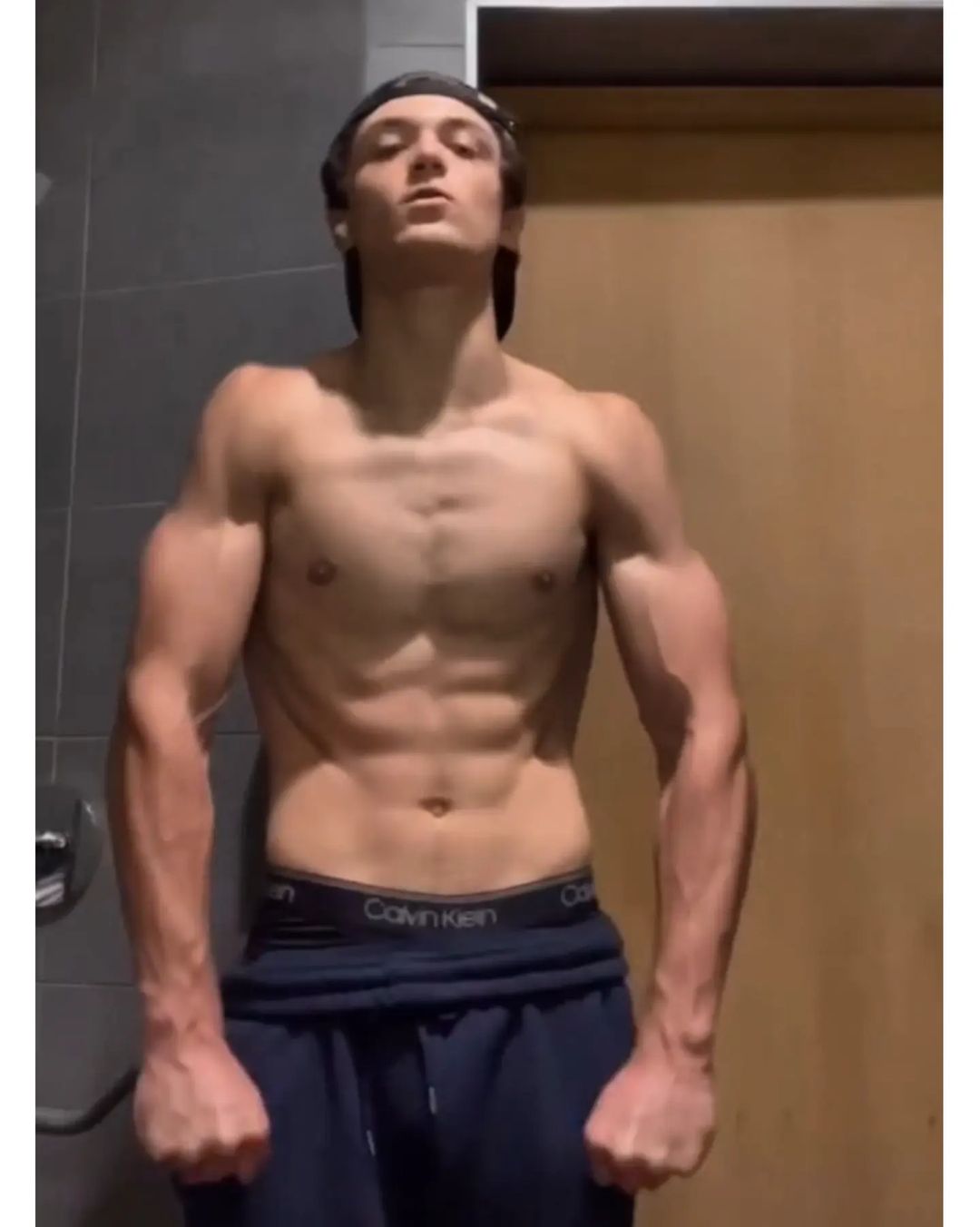 Picture of Asher Angel in General Pictures asherangel1673906387.jpg