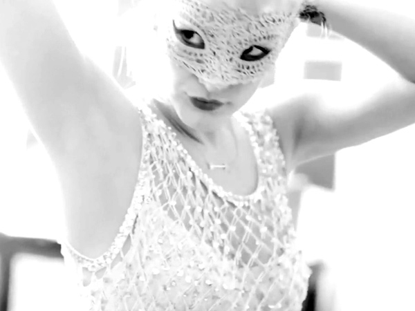 Ashlee Simpson-Wentz in Music Video: Bat For A Heart