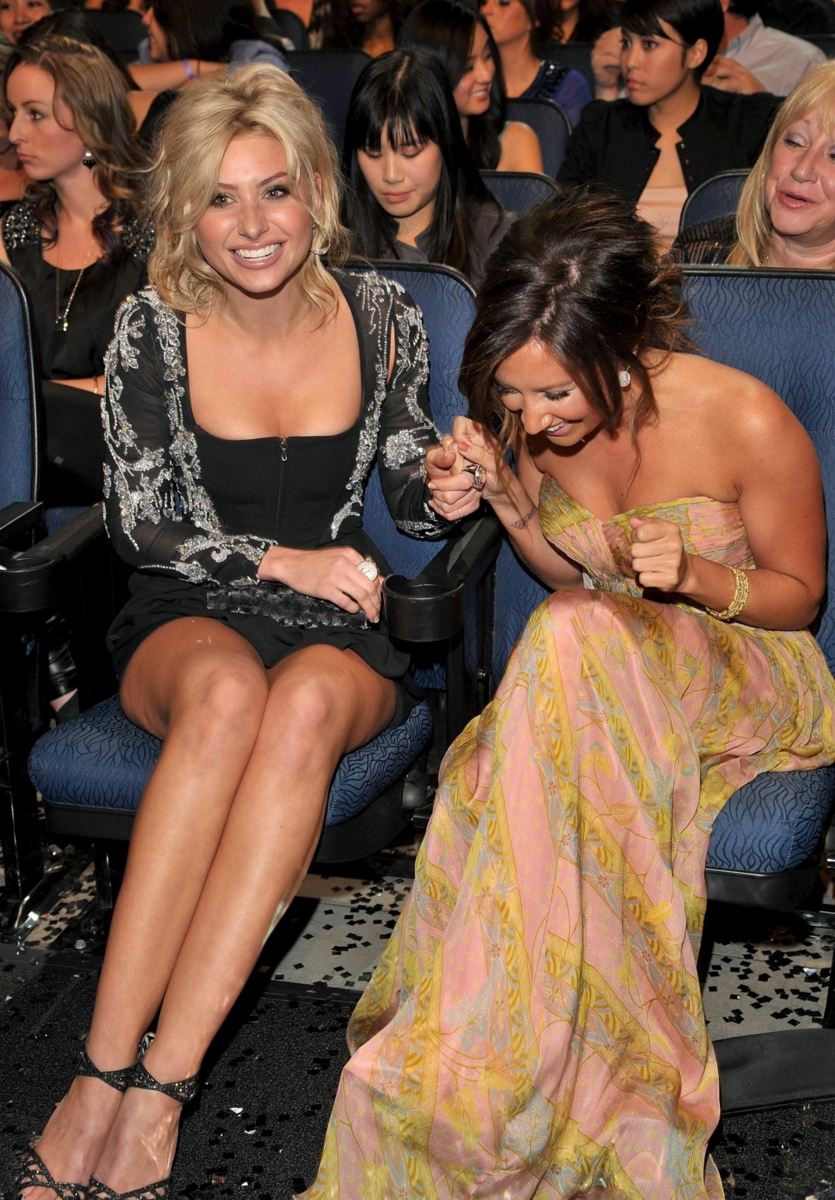 Ashley Tisdale in People's Choice Awards 2011