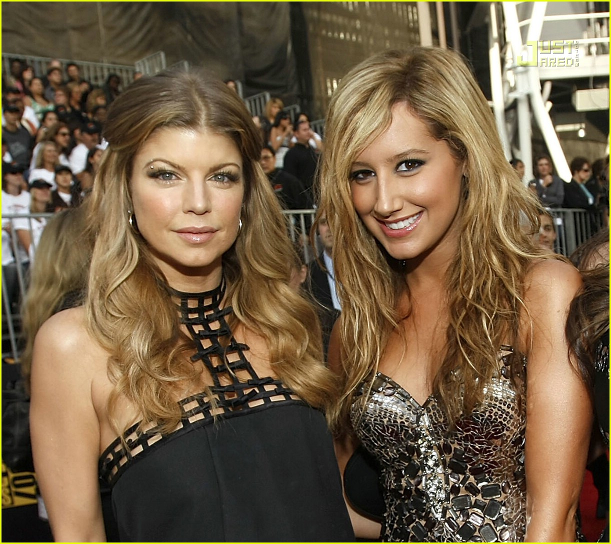 Ashley Tisdale in American Music Awards 2007