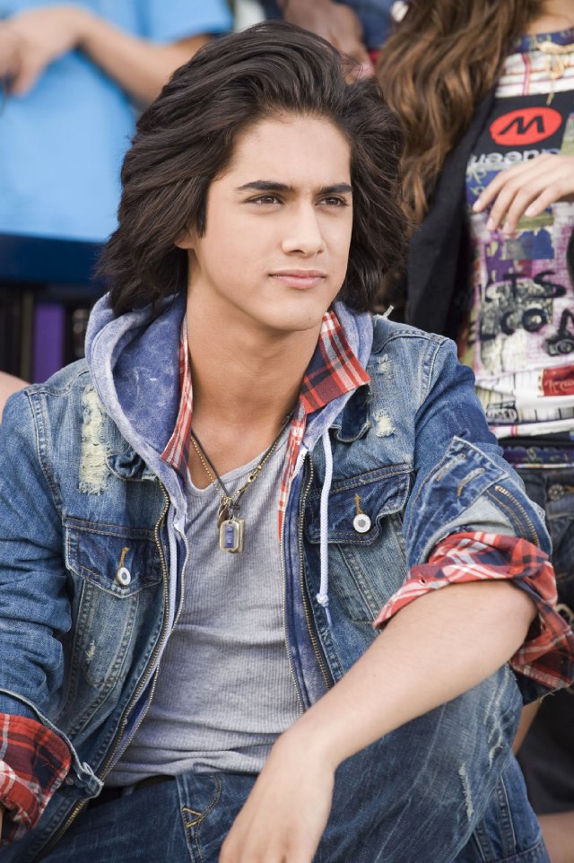 Avan Jogia in Victorious: (Season 1)