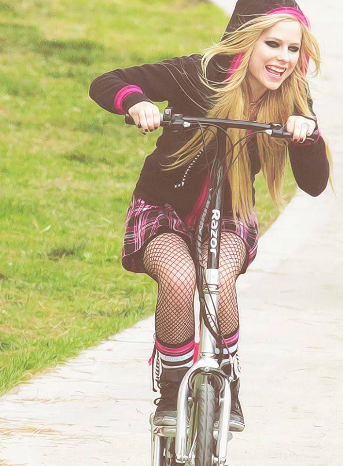 Picture of Avril Lavigne in General Pictures - avril-lavigne-1374091306 ...