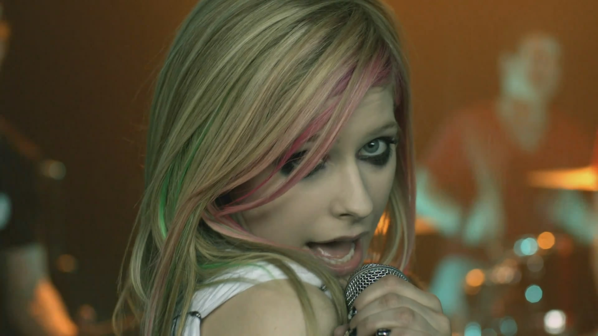 Avril Lavigne in Music Video: What The Hell