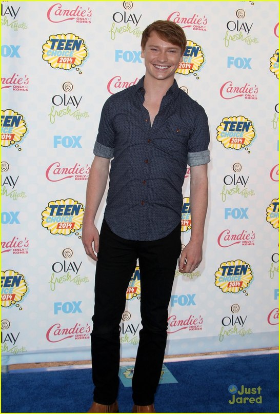 Calum Worthy in Teen Choice Awards 2014