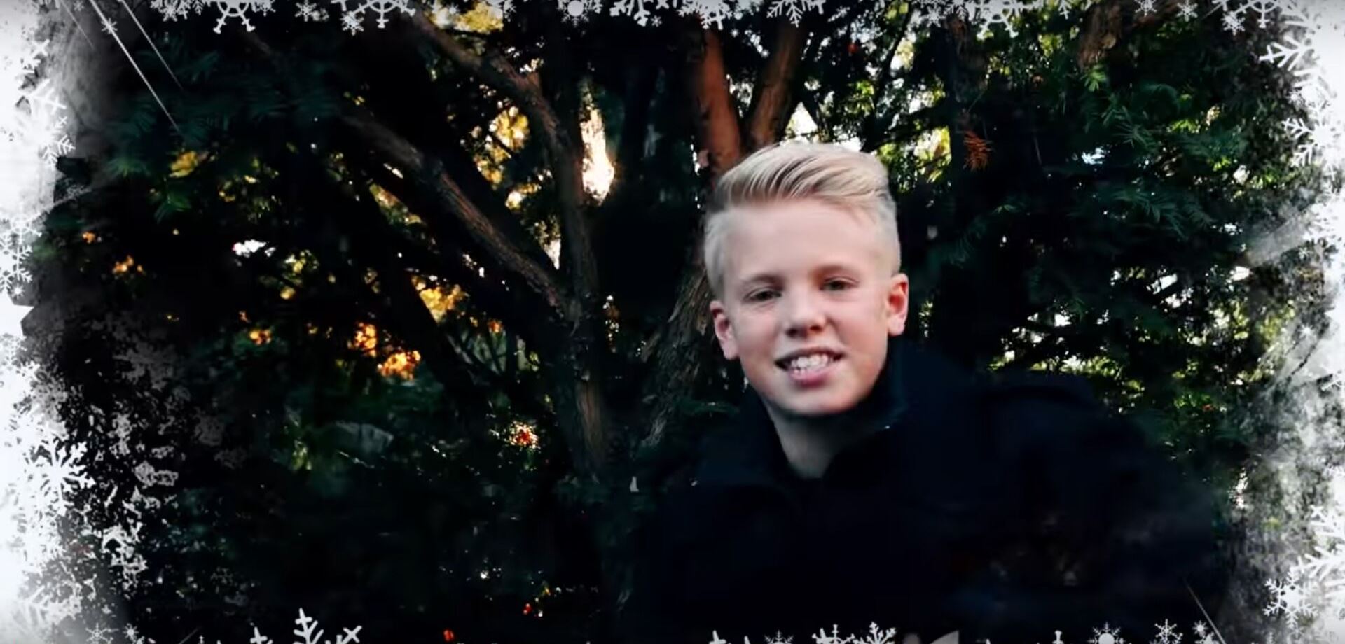 Carson Lueders in Music Video: Santa Claus Is Coming to Town