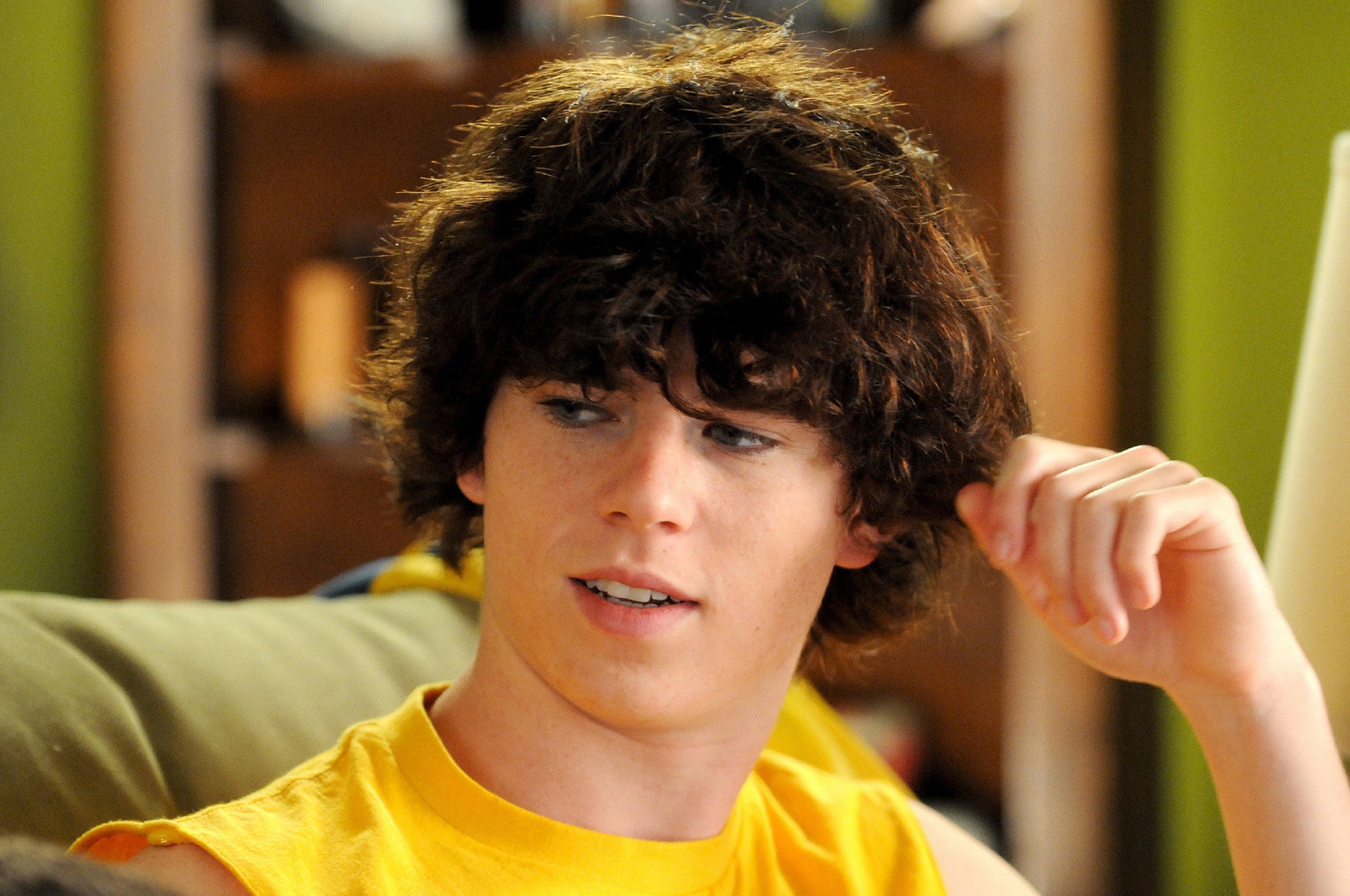 Charlie McDermott. 