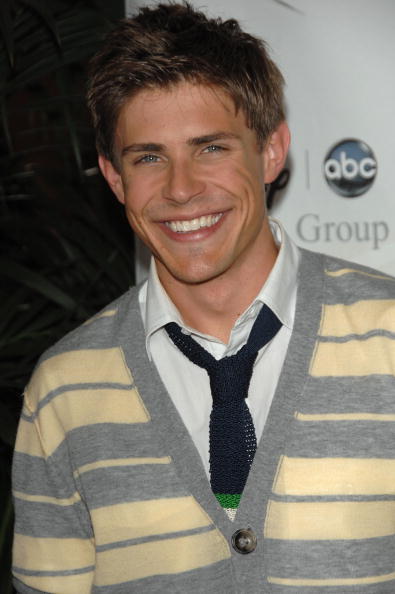 General photo of Chris Lowell