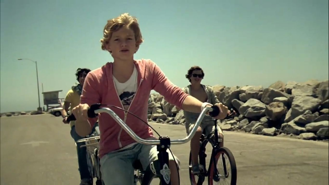 Cody Simpson in Music Video: iYiYi