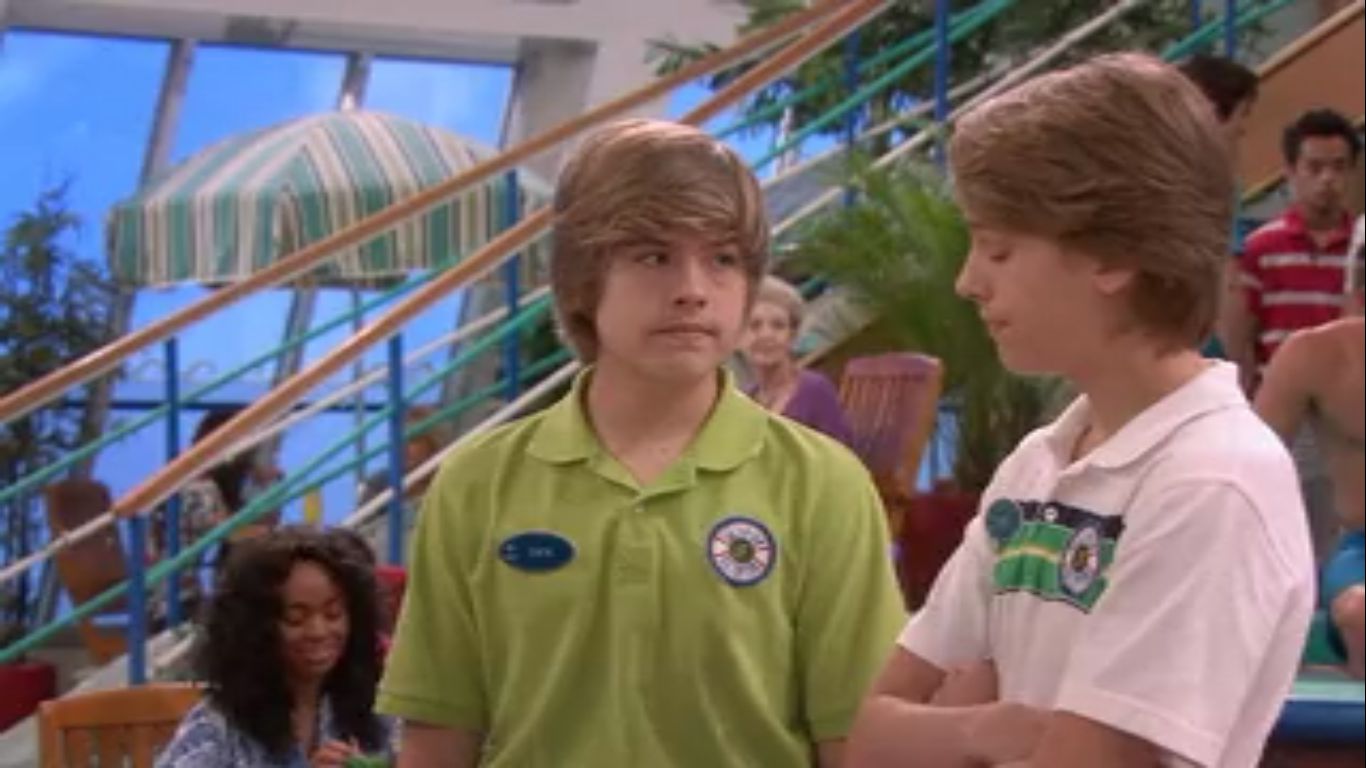 Cole & Dylan Sprouse in The Suite Life on Deck, episode: Graduation on Deck