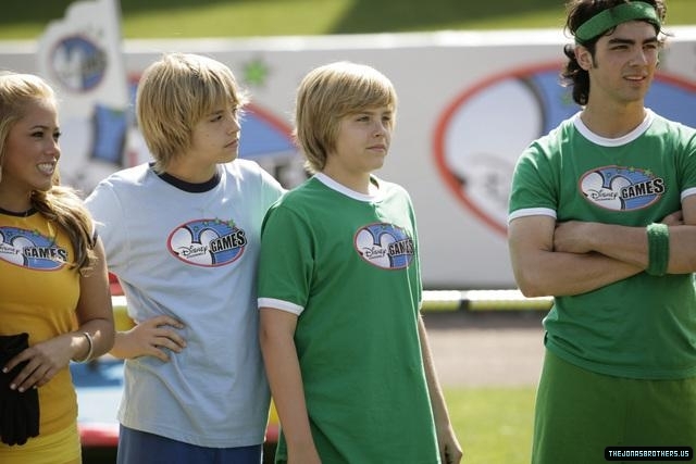 Cole & Dylan Sprouse in Disney Channel Games