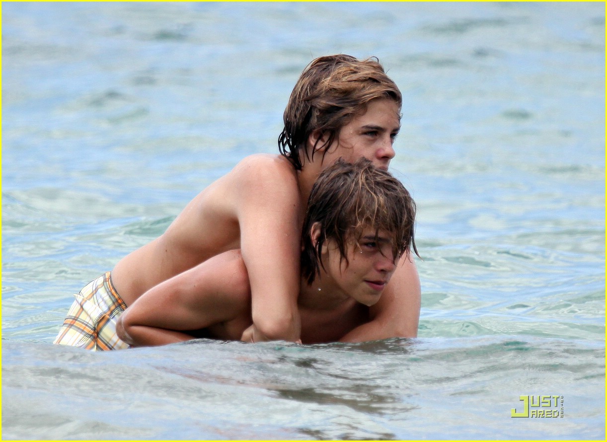 General photo of Cole & Dylan Sprouse