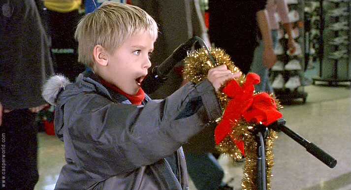 Cole & Dylan Sprouse in I Saw Mommy Kissing Santa Claus