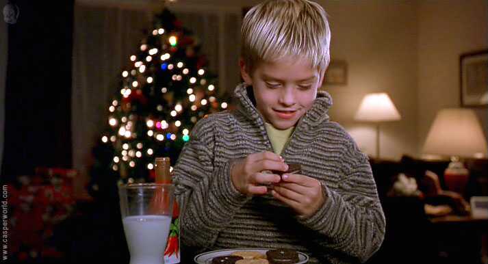 Cole & Dylan Sprouse in I Saw Mommy Kissing Santa Claus