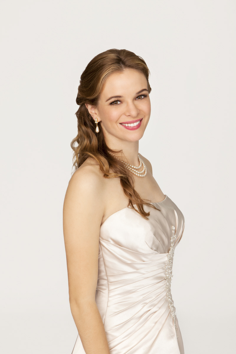 Danielle Panabaker in Nearlyweds