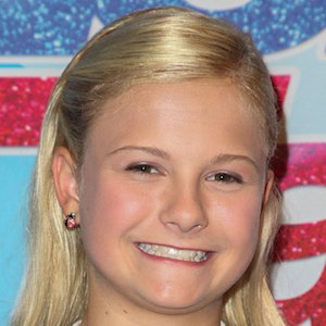 General photo of Darci Lynne Farmer