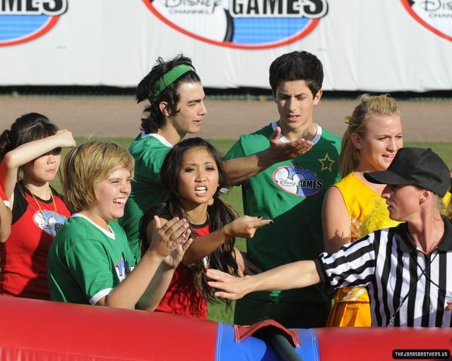 David Henrie in Disney Channel Games