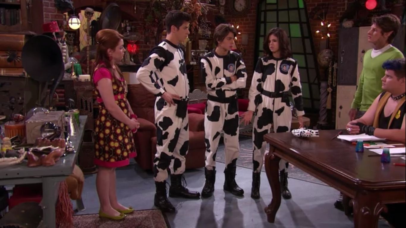 David Henrie in Wizards of Waverly Place, episode: Journey to the Center of the Mason