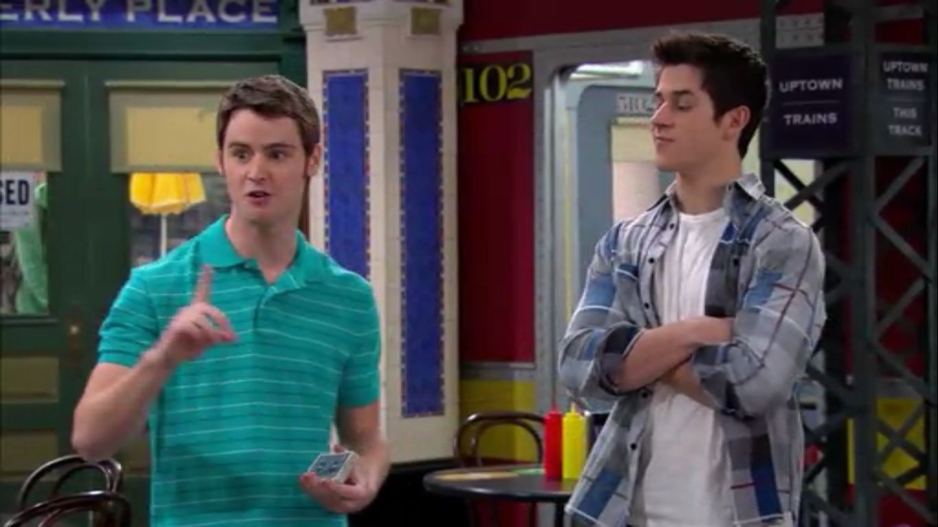 David Henrie in Wizards of Waverly Place, episode: Zeke Finds Out