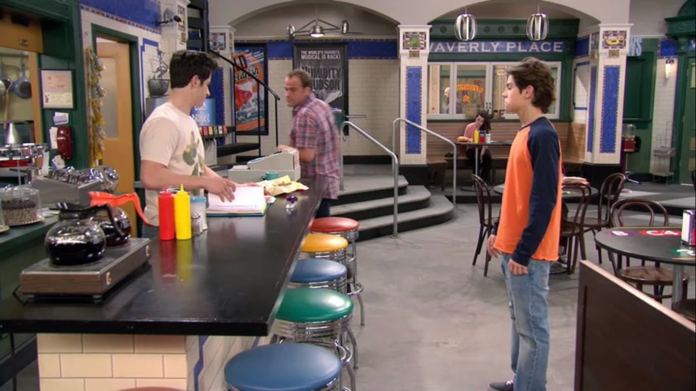 David Henrie in Wizards of Waverly Place, episode: My Two Harpers
