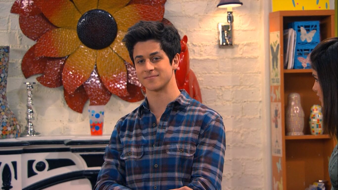 David Henrie in Wizards of Waverly Place, episode: Wizards of Apt. 13B