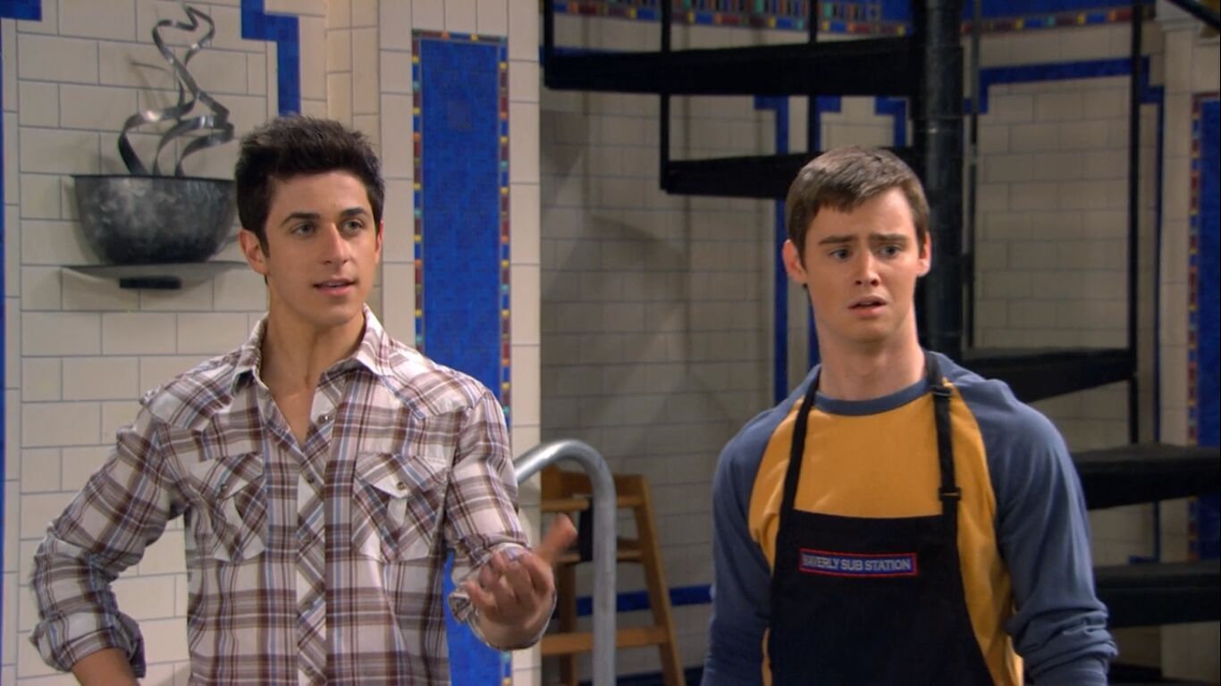 David Henrie in Wizards of Waverly Place, episode: Ghost Roommate