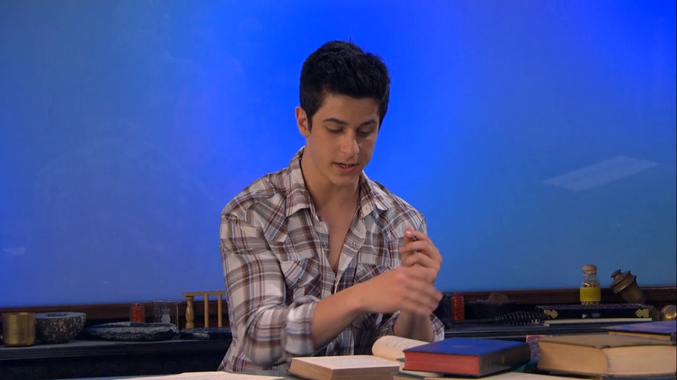 David Henrie in Wizards of Waverly Place, episode: Ghost Roommate