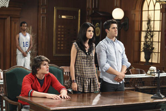 David Henrie in Wizards of Waverly Place (Season 4)