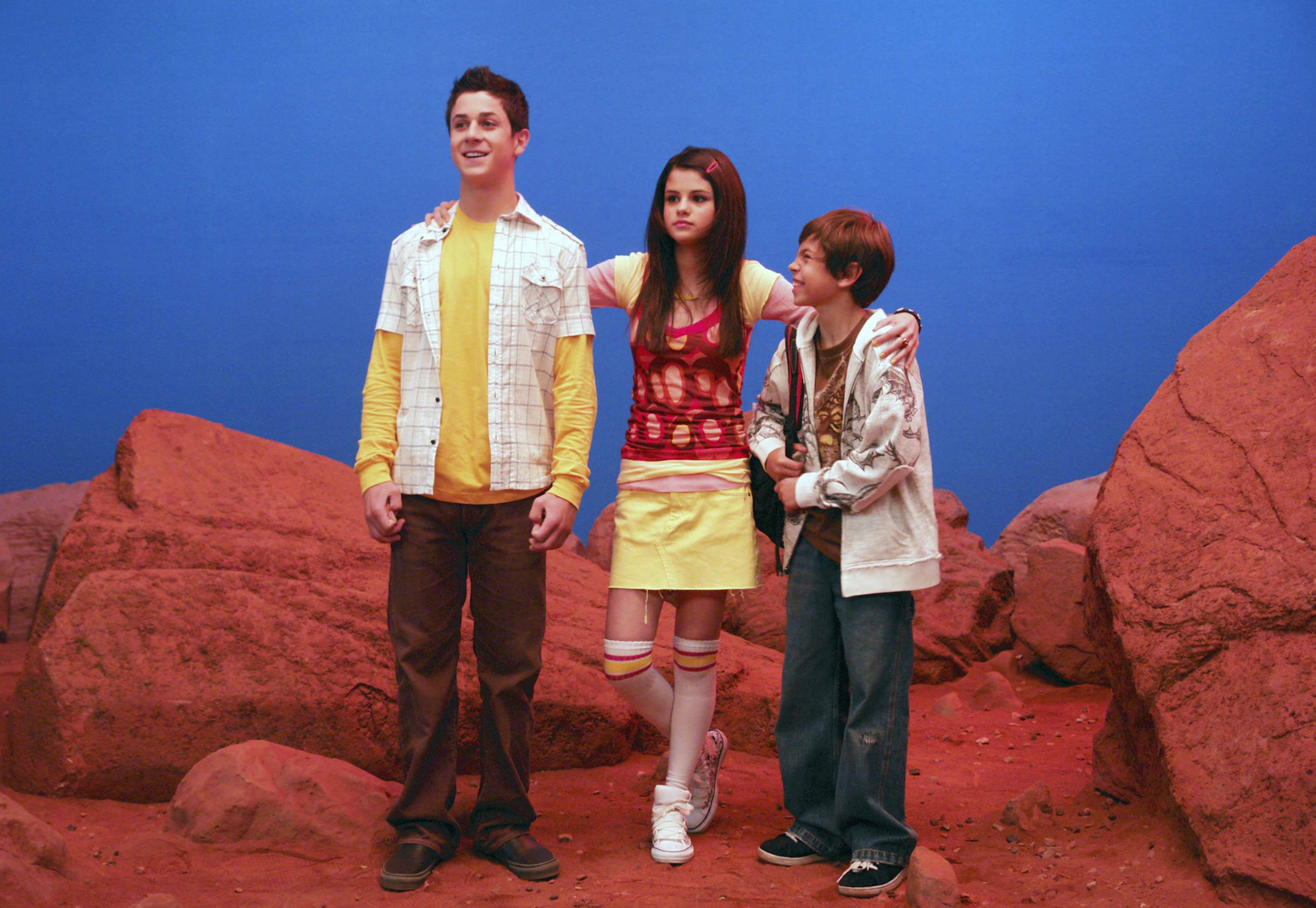 David Henrie in Wizards of Waverly Place (Season 1)