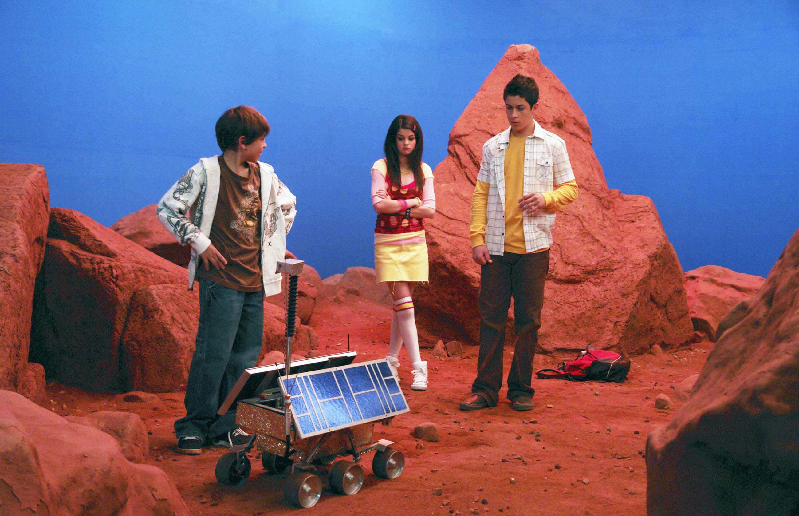 David Henrie in Wizards of Waverly Place (Season 1)