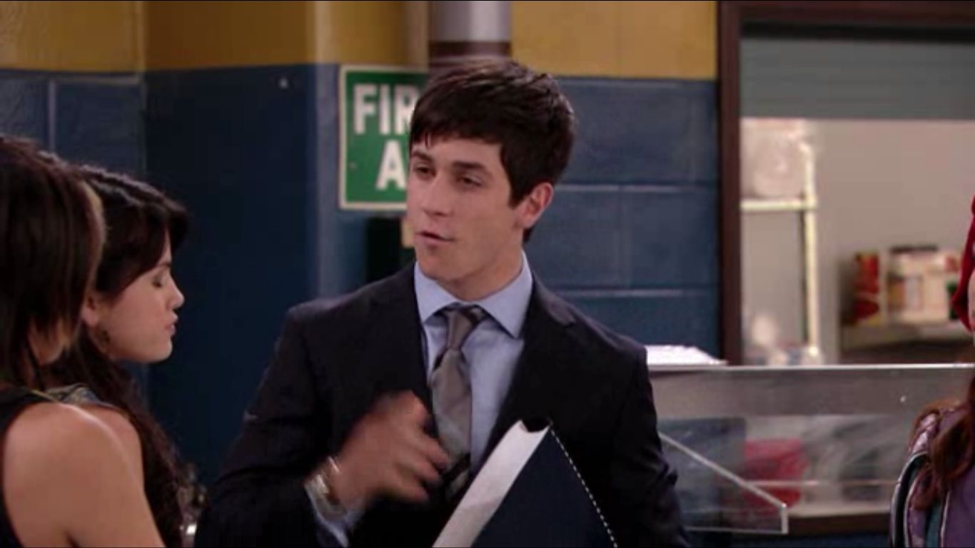 David Henrie in Wizards of Waverly Place, episode: Eat to the Beat