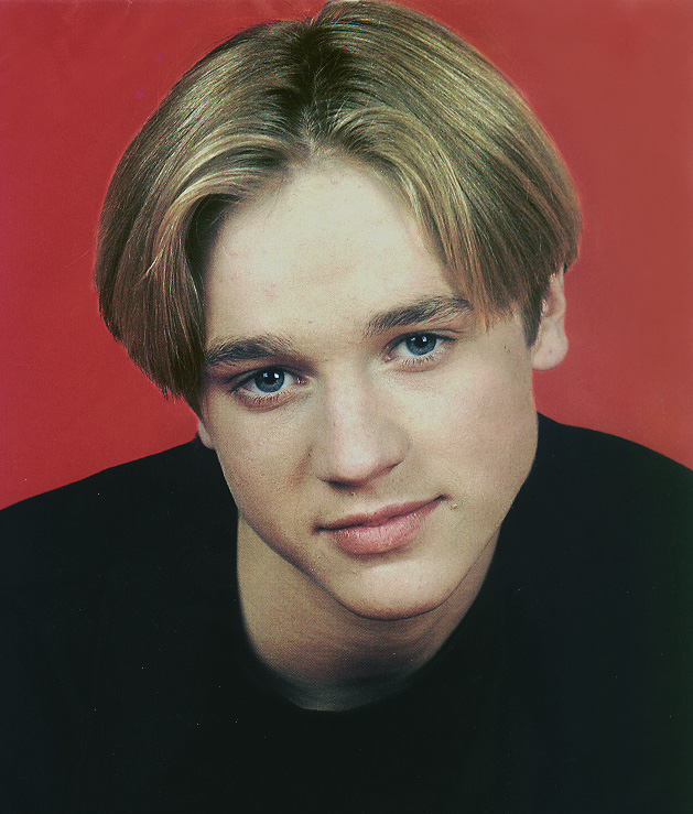 General photo of Devon Sawa