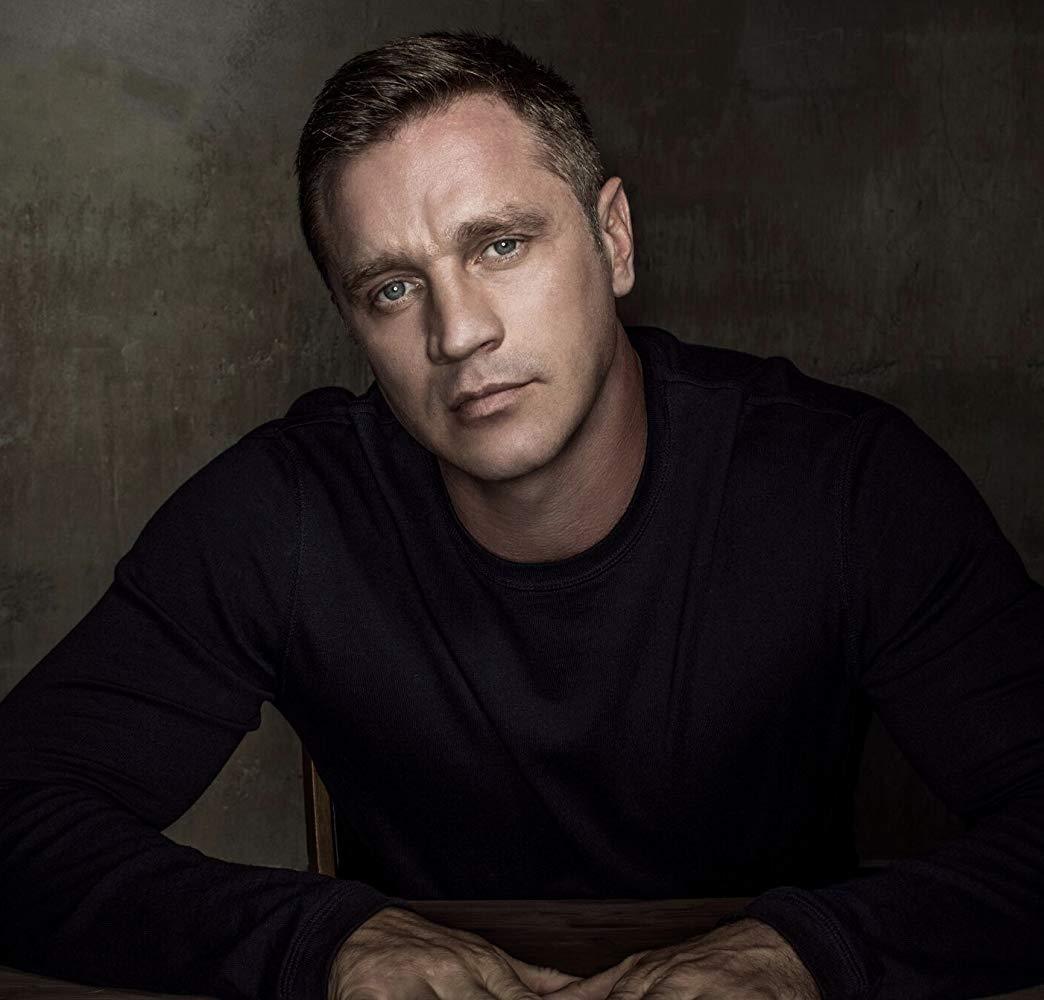 General photo of Devon Sawa