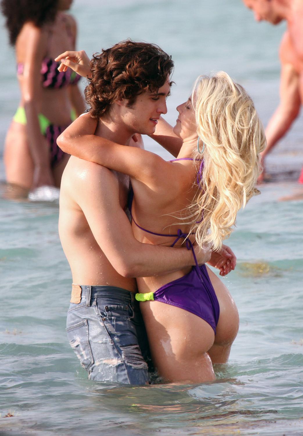 Diego Boneta Nude