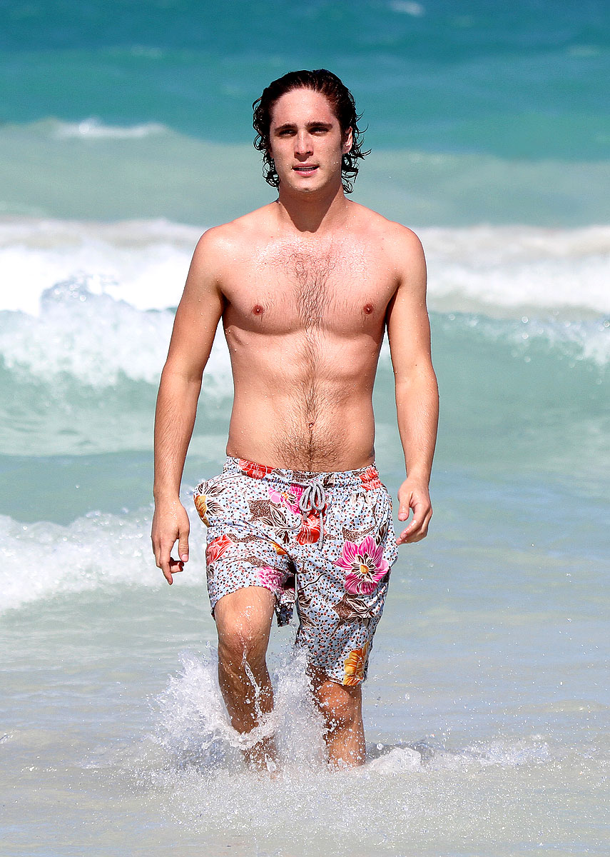 Diego Boneta Nude