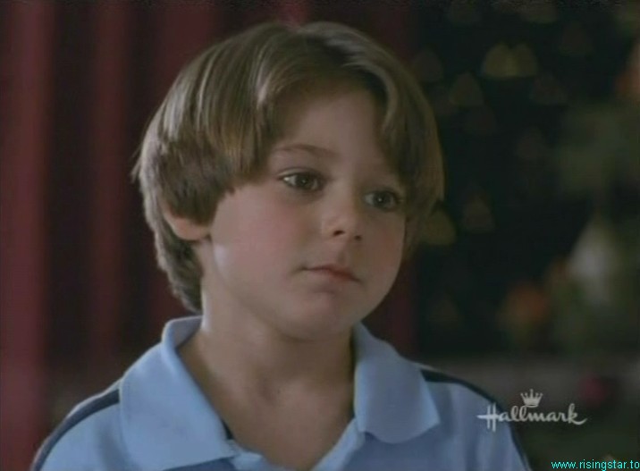 Picture of Dominic Scott Kay in Single Santa Seeks Mrs. Claus dsk