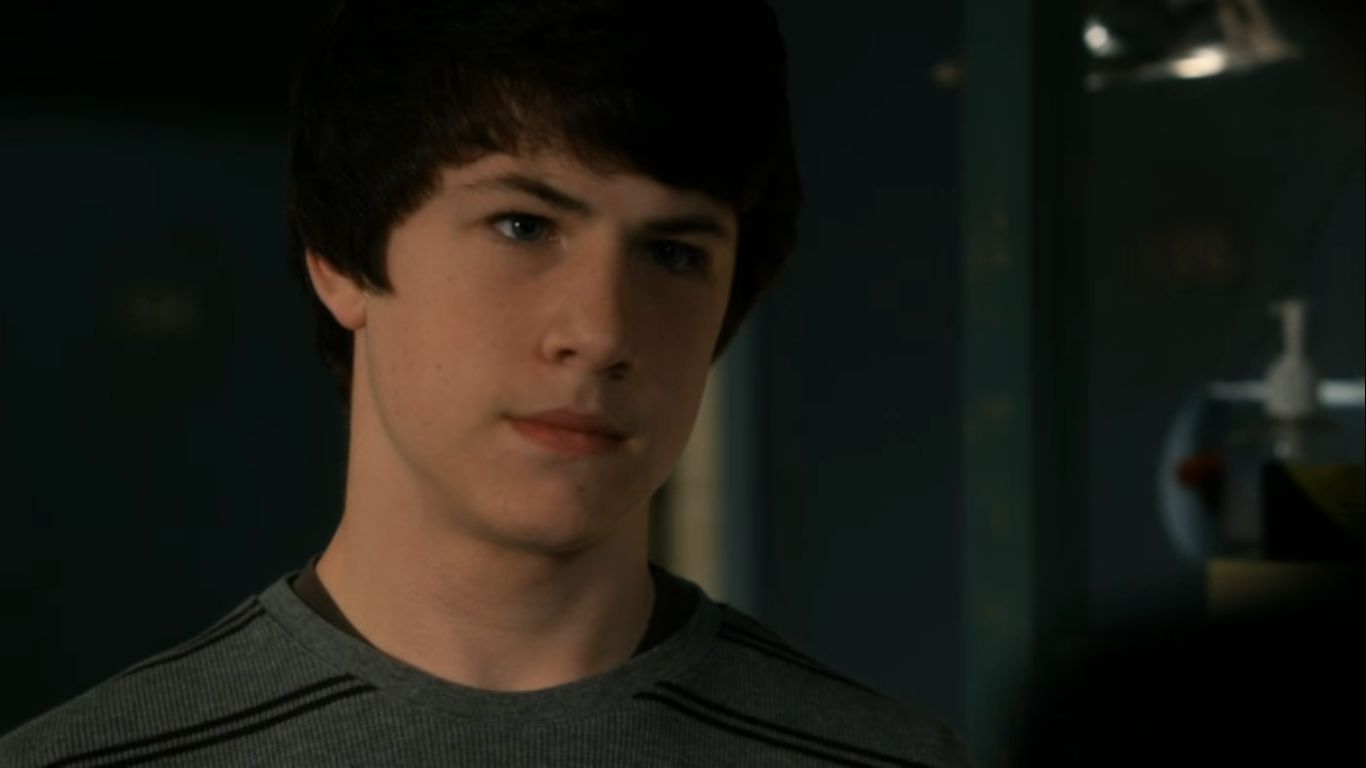 Dylan Minnette in Lie to Me, episode: Rebound